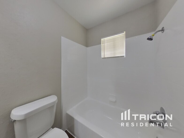 Building Photo - 7519 Lobera Dr