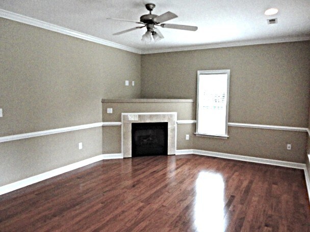 Building Photo - 3150 Glenshire Dr
