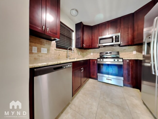 Building Photo - 102 Summer Crest Cir