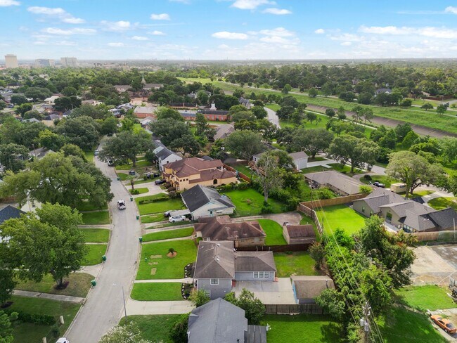 Building Photo - 3818 Southmore Blvd