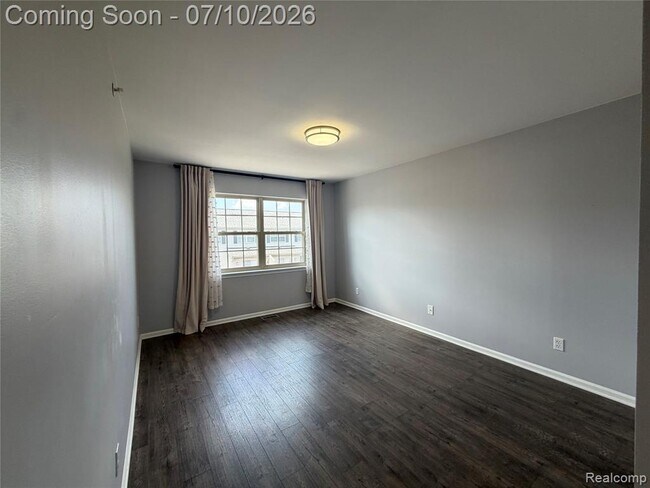 Building Photo - 29415 Glen Oaks Blvd E