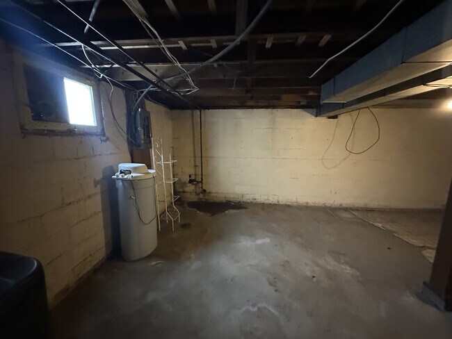 Building Photo - 940 Lindbergh Ave