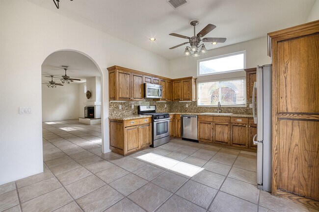 Building Photo - 53740 Avenida Navarro