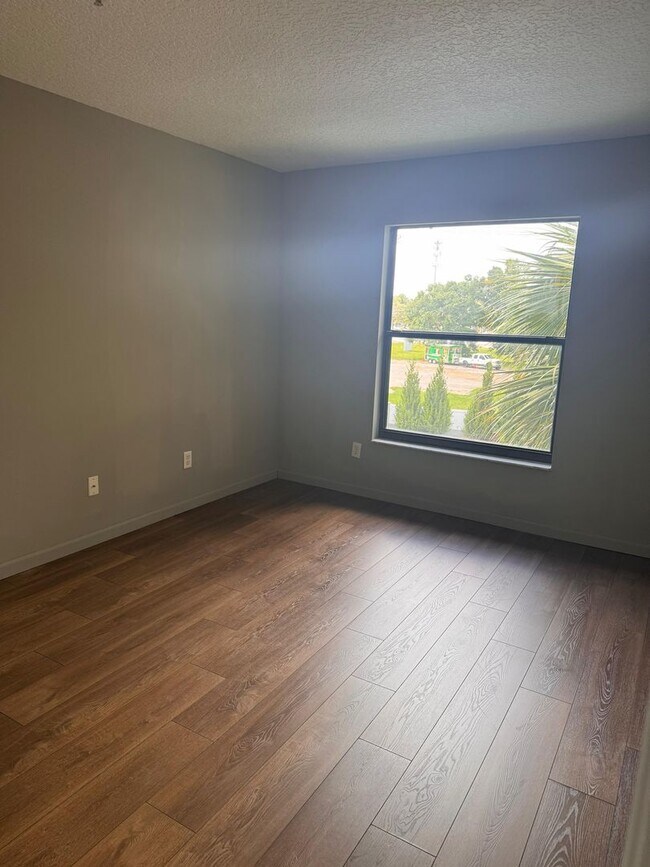 Building Photo - Updated 2BR/2BA Condo in Pine Ridge Club, ...