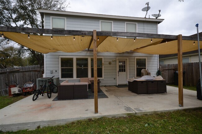 Building Photo - 20751 Cypress Post Dr