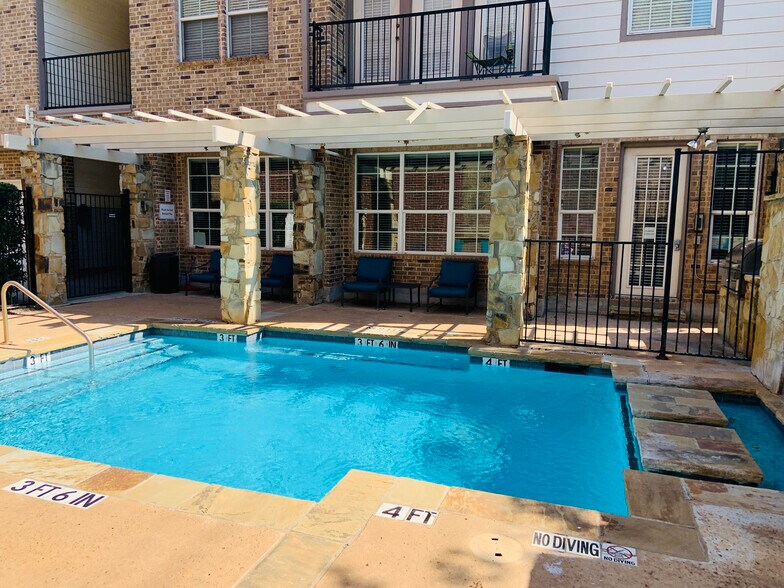 Building Photo - 1020 Texas St