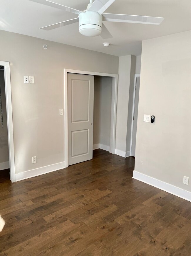 Building Photo - Newly Renovated 3-Bedroom Apartment in Bre...