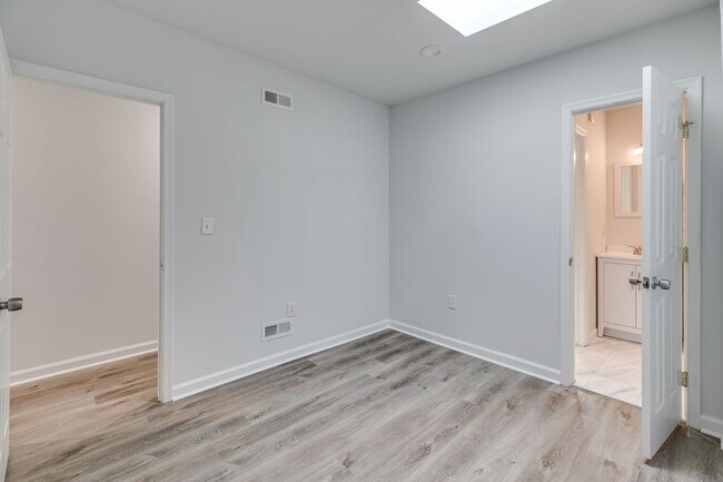 Building Photo - Brand New Luxury Temple Apartments