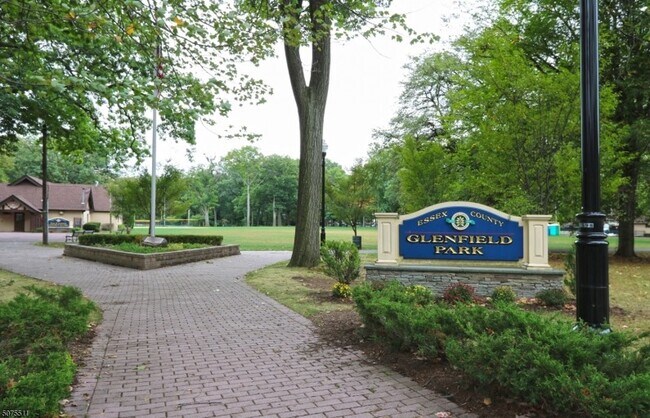 Building Photo - 100 Bloomfield Ave