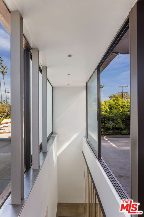 Building Photo - 615 Woodlawn Ave