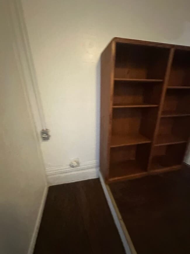 Building Photo - 4 Bed, 2 Bath, 2 dInng, 2 Living