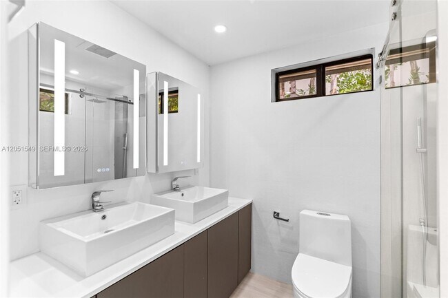 Building Photo - 7831 SW 54th Ct