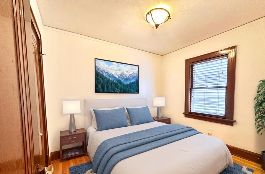 Building Photo - 7705 W Rogers St