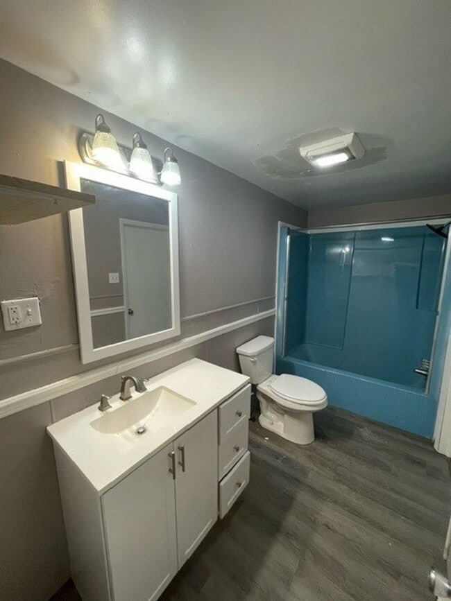 Building Photo - 3 bedroom 1 bathroom