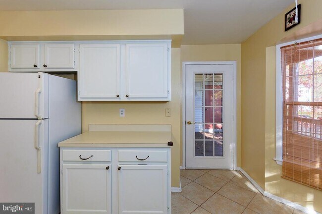 Building Photo - 115 Cascade Ct