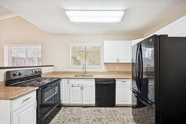 Building Photo - 17138 Barcelona Dr