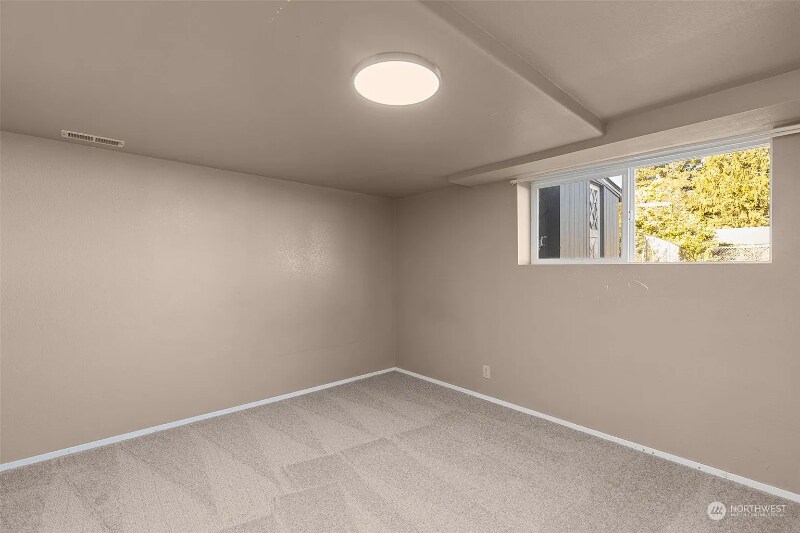 Building Photo - 2504 Bridgeport Way W