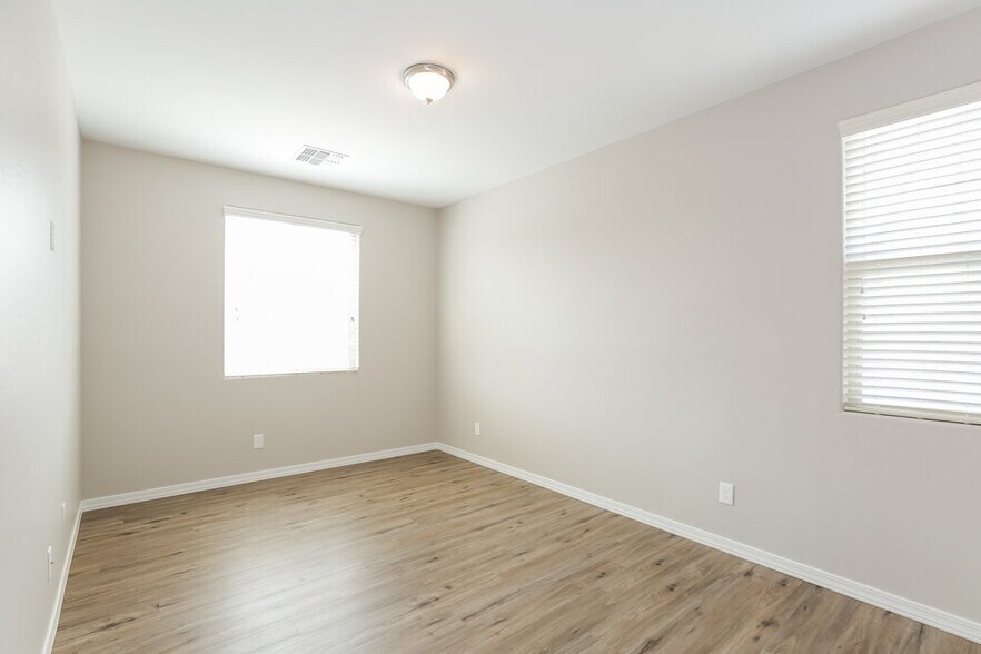 Building Photo - 2252 S Osborn Ln