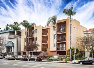 Building Photo - White Oak Gardens