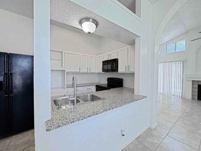 Building Photo - 10203 Sunset Field Dr