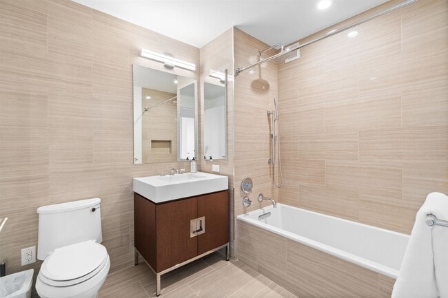 Building Photo - 99 Hudson St