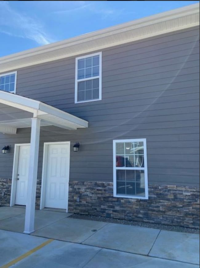 Building Photo - 2624 Hickman Rd