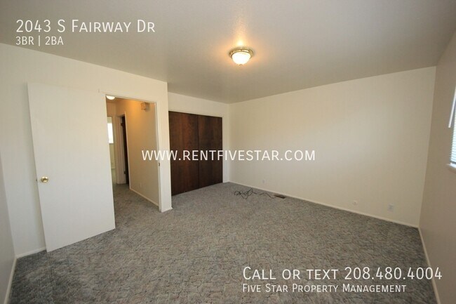 Building Photo - 2043 S Fairway Dr