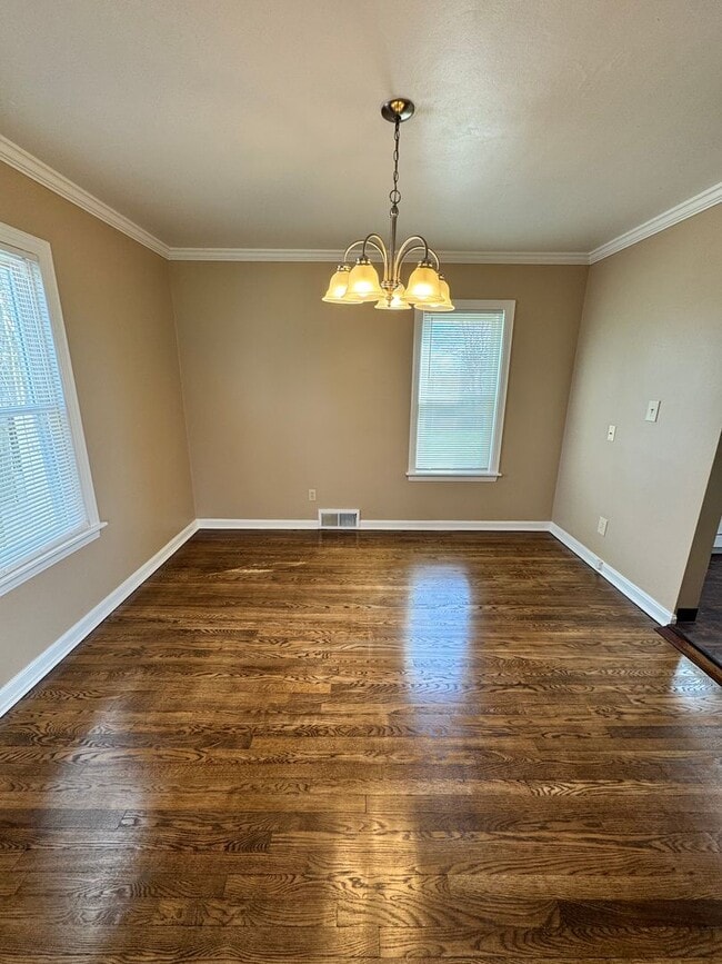 Building Photo - 625 Churchill Rd