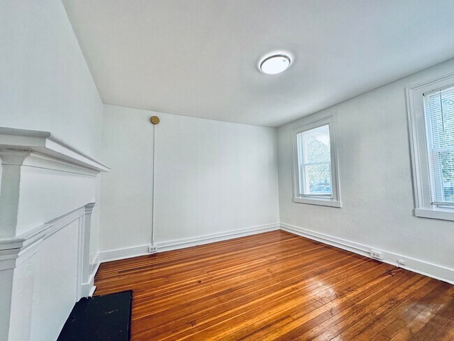 Building Photo - 175 Bradley St