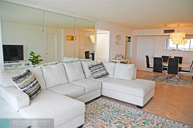 Building Photo - 525 N Ocean Blvd