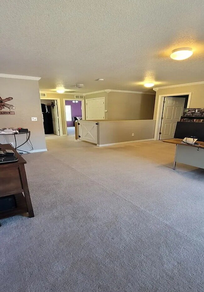 Building Photo - Spacious 3 Bed, 2.5 Bath home with Loft