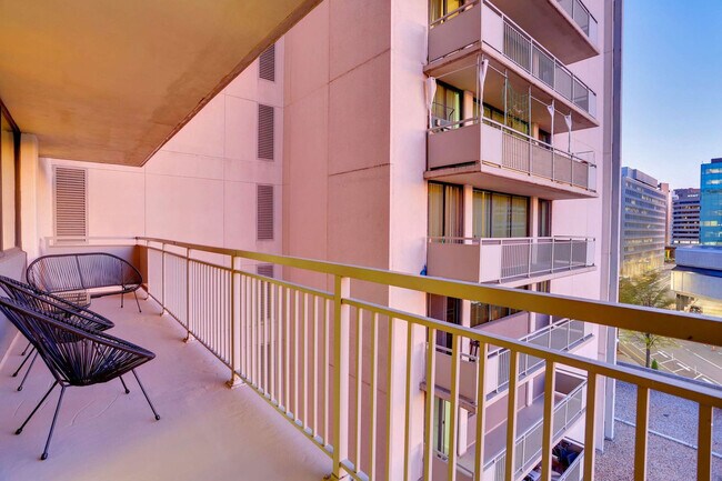 Building Photo - 320 23rd St S