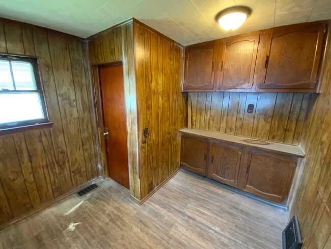 Building Photo - 208 Stroup St