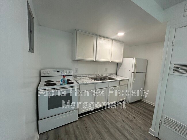 Building Photo - 59 Stevens Ave