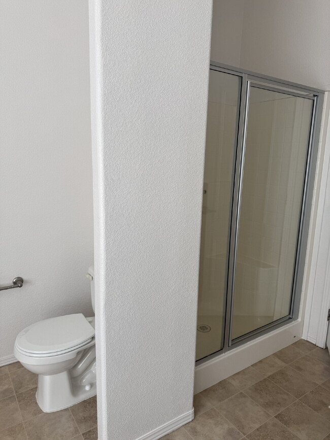 Building Photo - 841 S 11th Dr