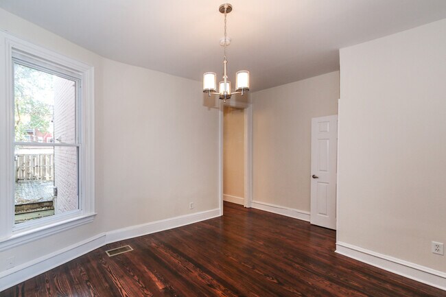 Building Photo - Renovated Columbia Heights 3BD Rowhome wit...