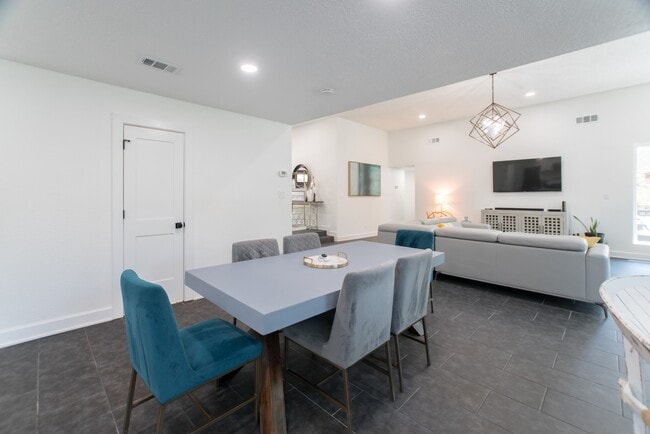 Building Photo - 3103 Hemingway Dr