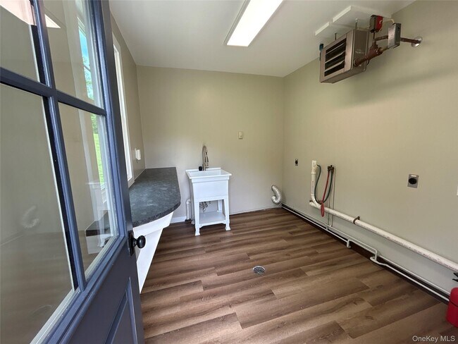 Building Photo - 173 S Amenia Rd