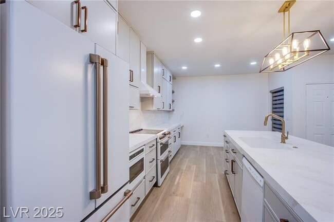 Building Photo - 7255 W Sunset Rd