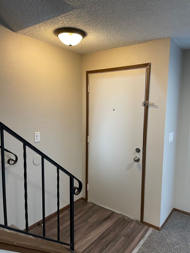 Building Photo - 9014 10th Pl SE