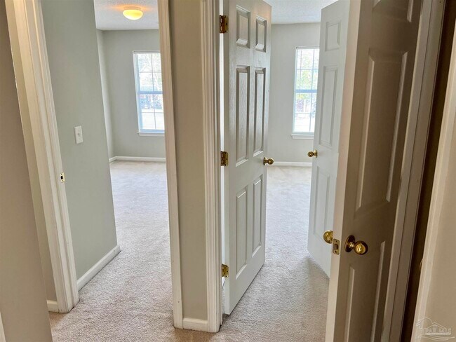 Building Photo - 280 Swaying Pine Ct