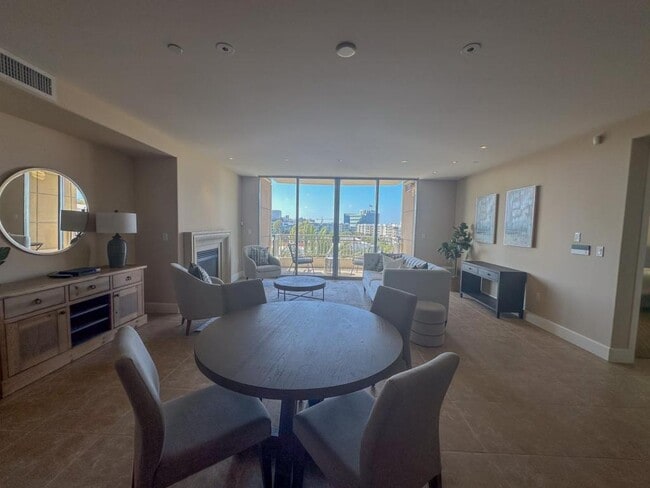 Building Photo - 5068 Scholarship