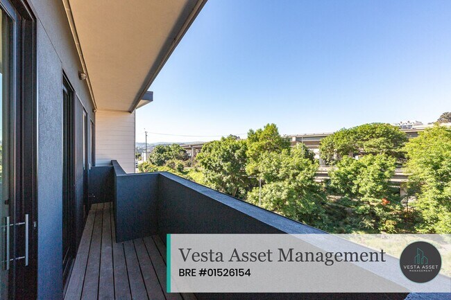 Building Photo - Welcome Home to Dogpatch's Finest