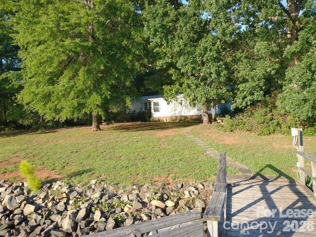 Building Photo - 447 Kemp Rd