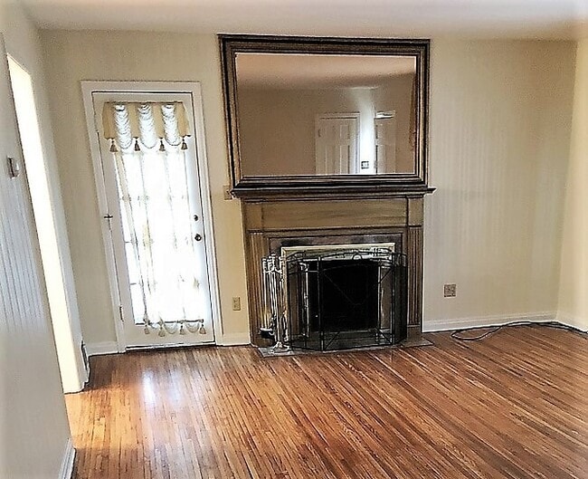 Building Photo - 3 bed 2 bath Riverside Home