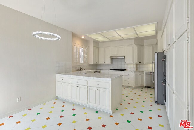 Building Photo - 1220 S Roxbury Dr