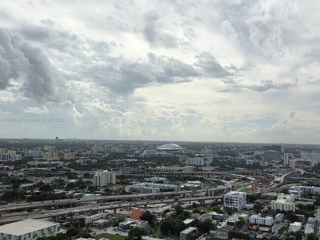 Building Photo - 1600 NE 1st Ave