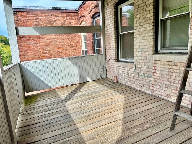 Building Photo - 10 Strathmore Rd