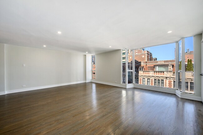 Building Photo - 227 E Walton Pl
