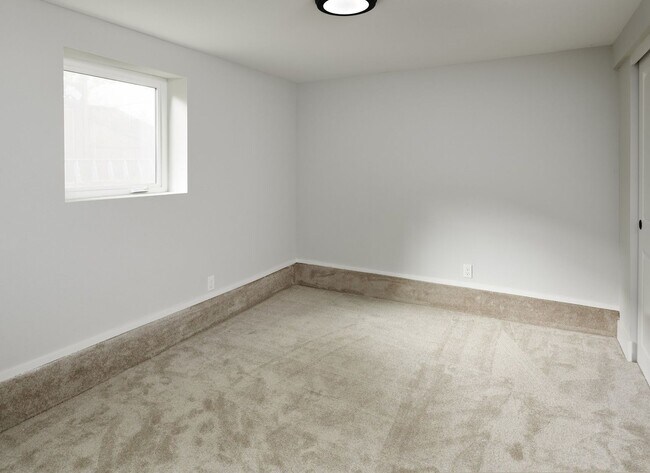 Building Photo - 4 Bed, 3 Bath Remodeled Home Near Mt Tabor Park!